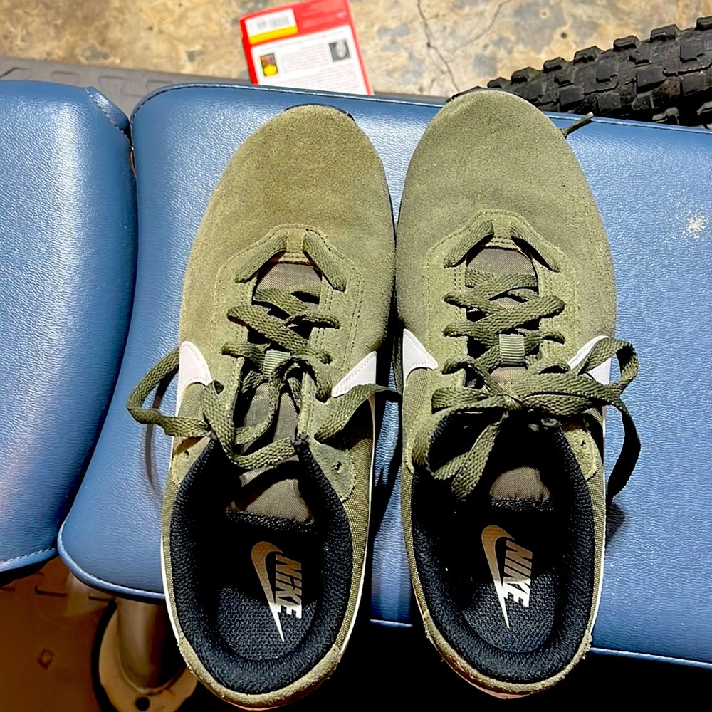 Nike tennis shoes